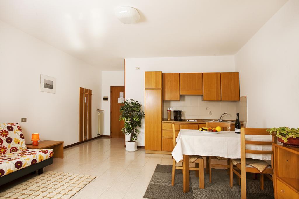 Residence Le Balze Malcesine Quarto foto