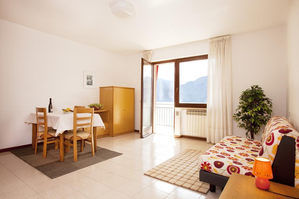 Residence Le Balze Malcesine Quarto foto